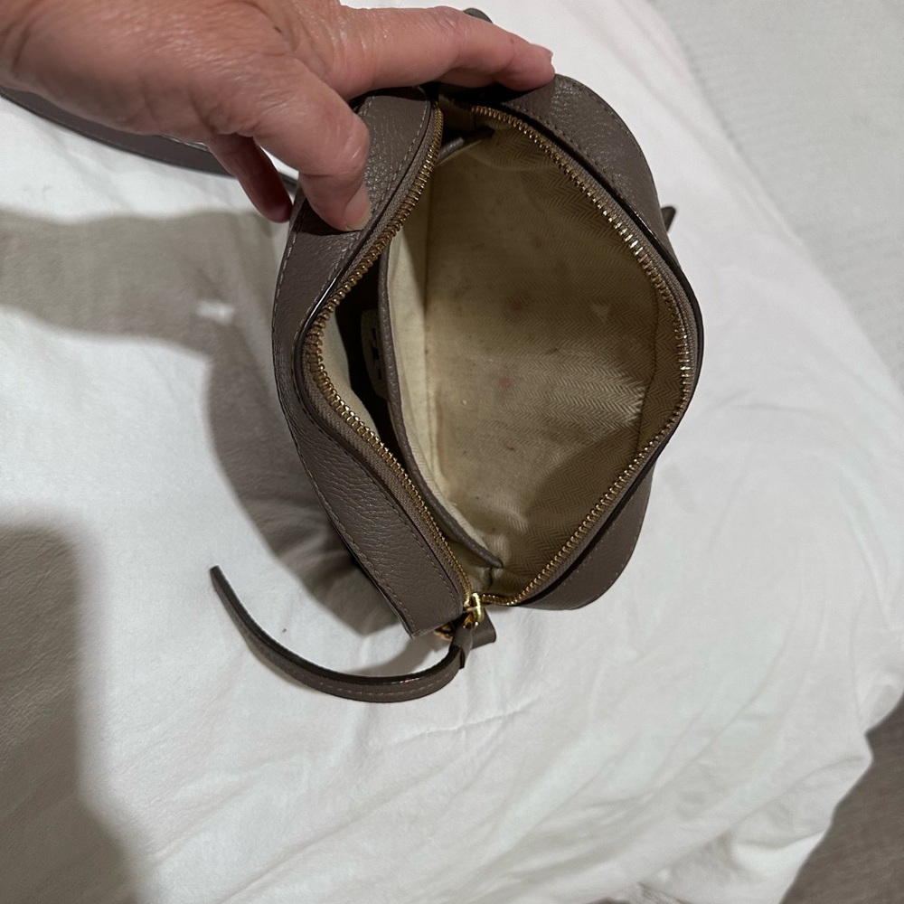 Tory Burch McGraw Camera Bag Silver Maple Crossbody Bag with Gold Hardware - Picture 7 of 9